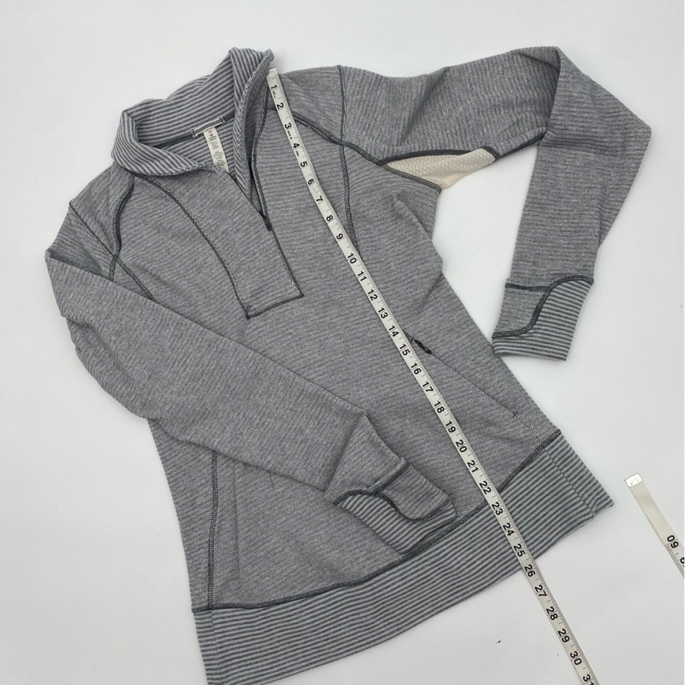 Lululemon Think Fast gray pullover size 10 - Picture 3 of 8